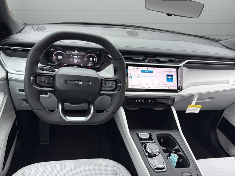 Jeep Cherokee Vehicle Full-screen Gallery Image 12
