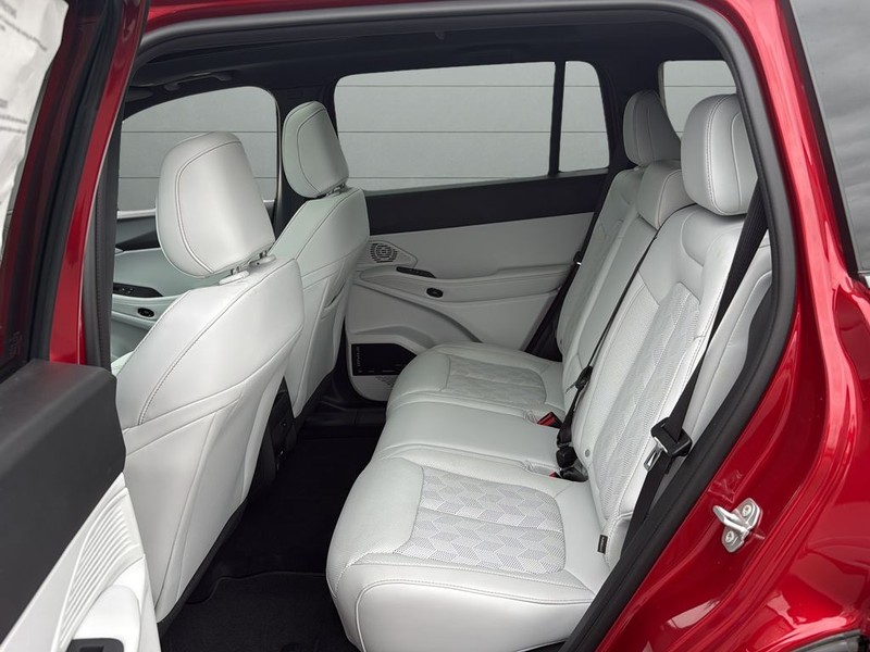 Jeep Cherokee Vehicle Full-screen Gallery Image 17