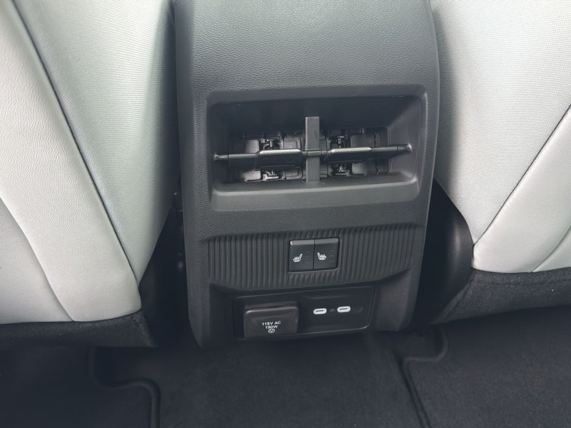 Jeep Cherokee Vehicle Full-screen Gallery Image 18