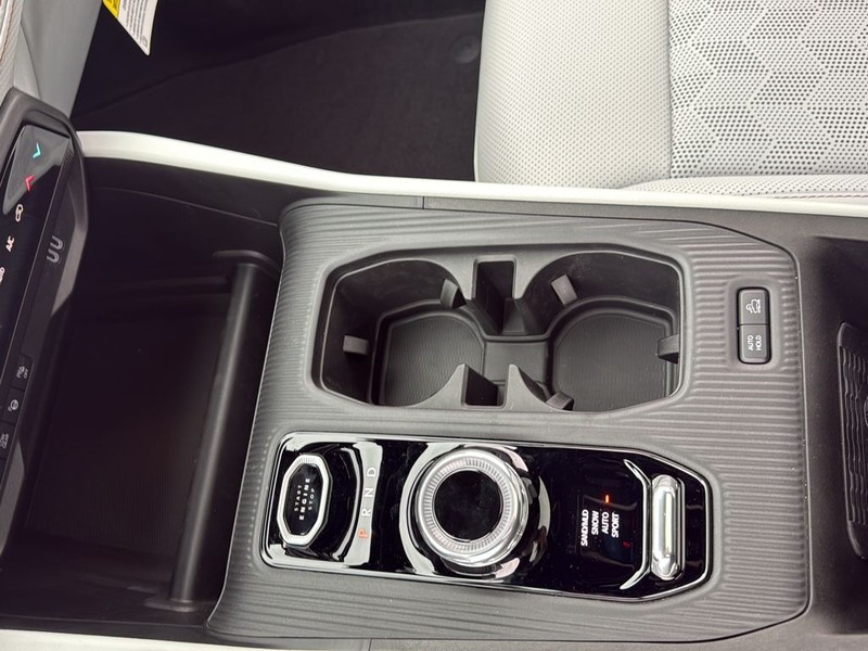 Jeep Cherokee Vehicle Full-screen Gallery Image 22