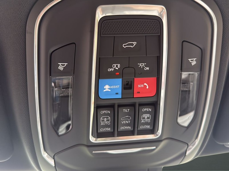 Jeep Cherokee Vehicle Full-screen Gallery Image 25