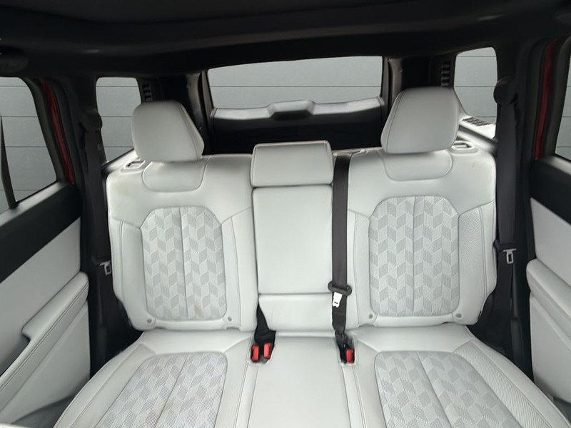 Jeep Cherokee Vehicle Full-screen Gallery Image 30