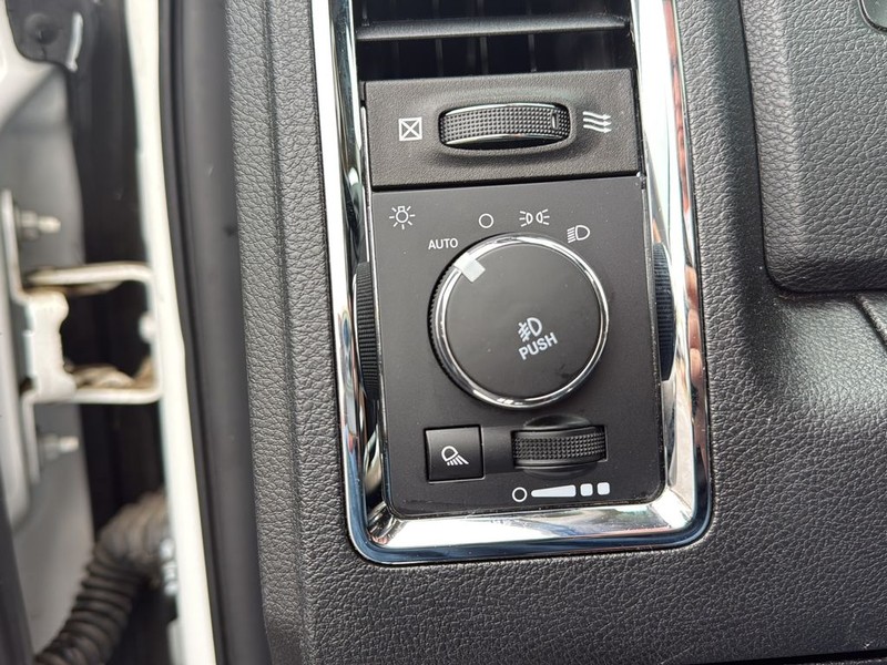 Ram 1500 Vehicle Full-screen Gallery Image 23