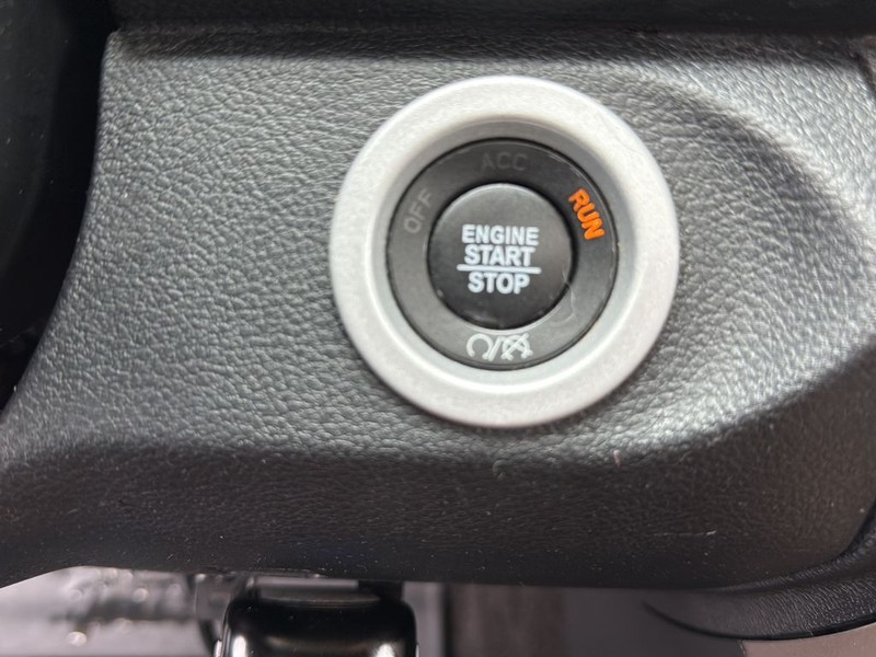 Ram 1500 Vehicle Full-screen Gallery Image 25