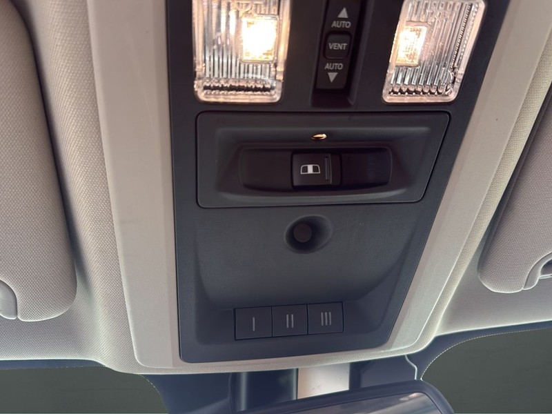 Ram 1500 Vehicle Full-screen Gallery Image 28