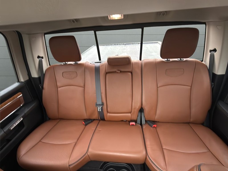 Ram 1500 Vehicle Full-screen Gallery Image 32