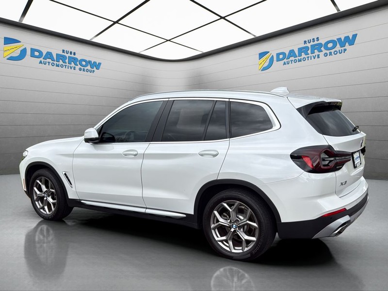 BMW X3 Vehicle Full-screen Gallery Image 3