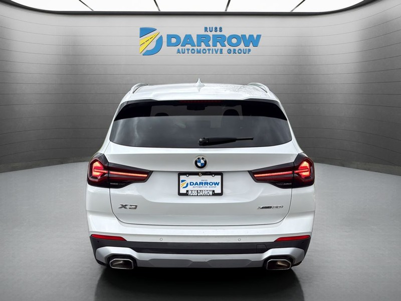 BMW X3 Vehicle Full-screen Gallery Image 4