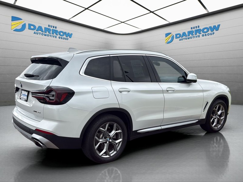 BMW X3 Vehicle Full-screen Gallery Image 5