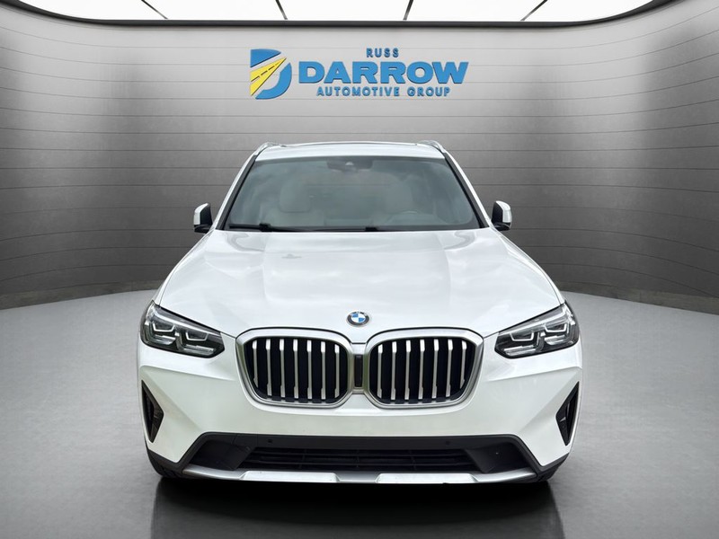 BMW X3 Vehicle Full-screen Gallery Image 8