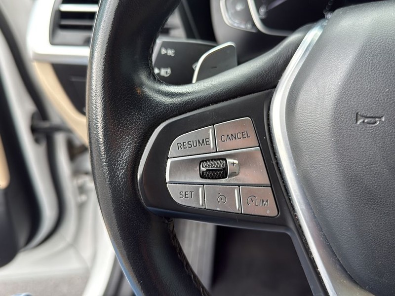 BMW X3 Vehicle Full-screen Gallery Image 9