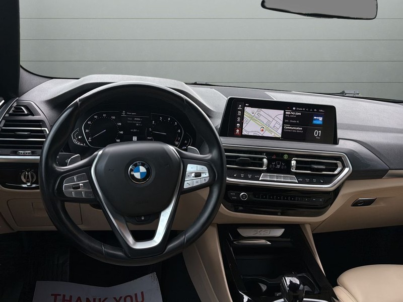 BMW X3 Vehicle Full-screen Gallery Image 12