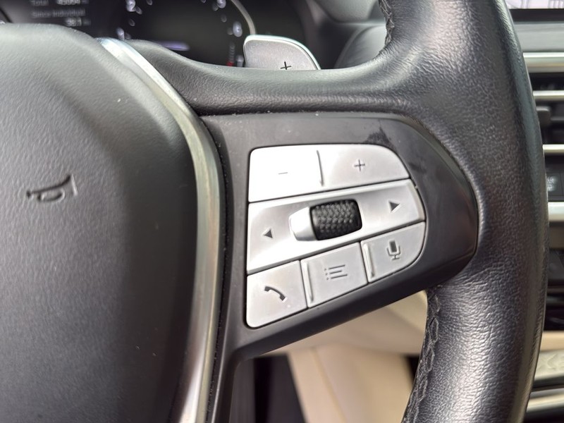 BMW X3 Vehicle Full-screen Gallery Image 20
