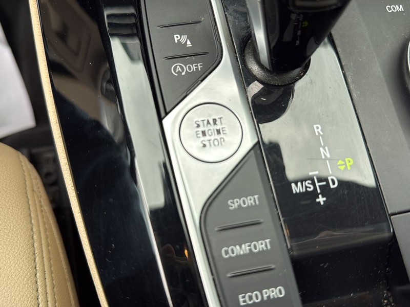 BMW X3 Vehicle Full-screen Gallery Image 21