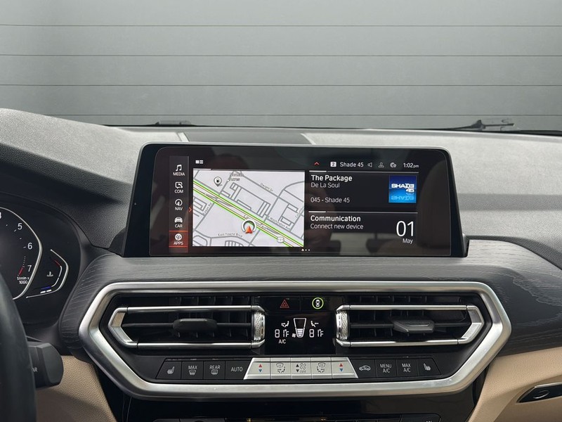 BMW X3 Vehicle Full-screen Gallery Image 23