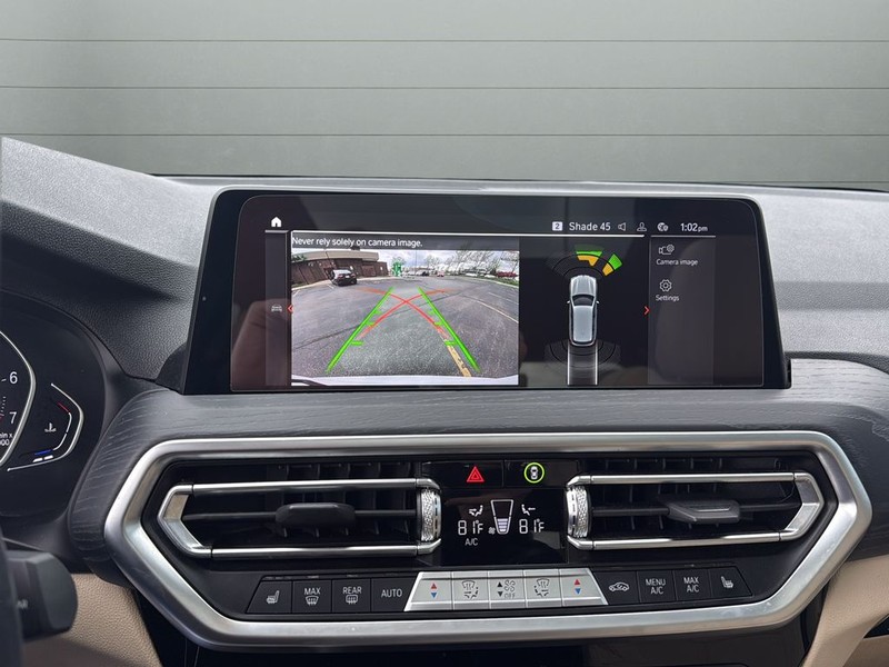 BMW X3 Vehicle Full-screen Gallery Image 24