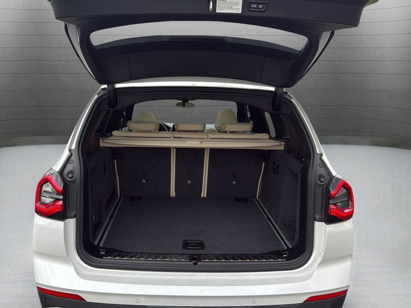 BMW X3 Vehicle Full-screen Gallery Image 26