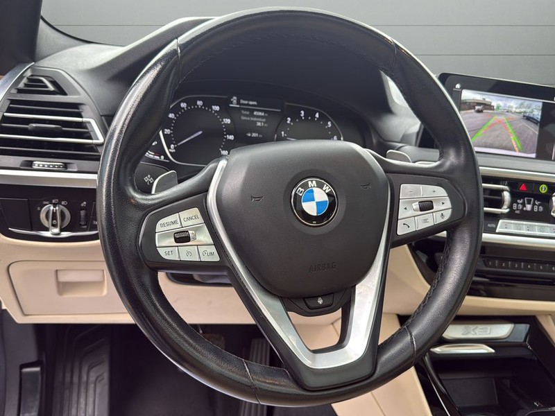 BMW X3 Vehicle Full-screen Gallery Image 28