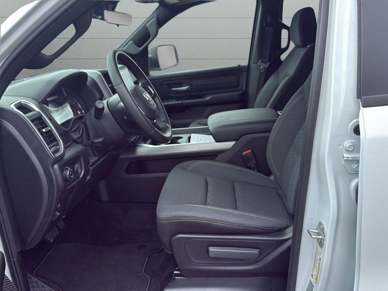 Ram 1500 Vehicle Full-screen Gallery Image 10