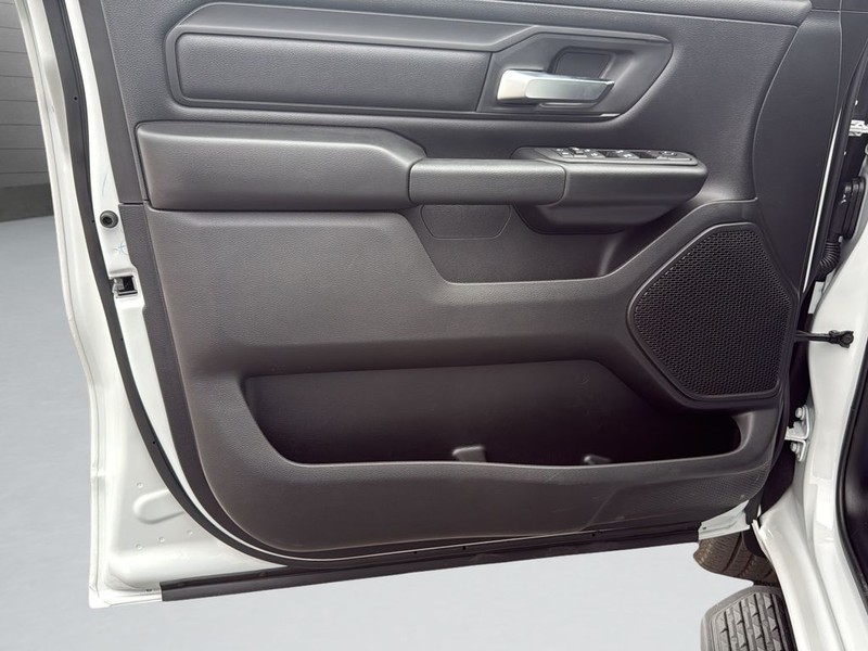 Ram 1500 Vehicle Full-screen Gallery Image 11
