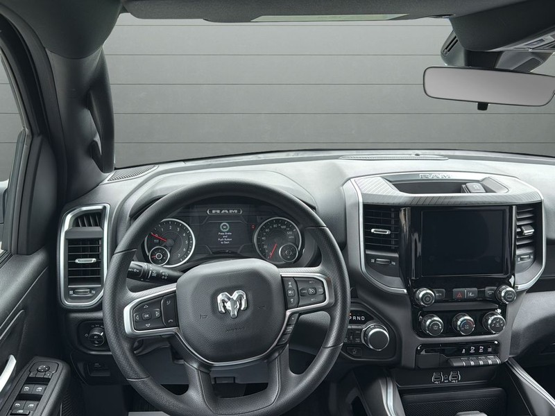 Ram 1500 Vehicle Full-screen Gallery Image 12