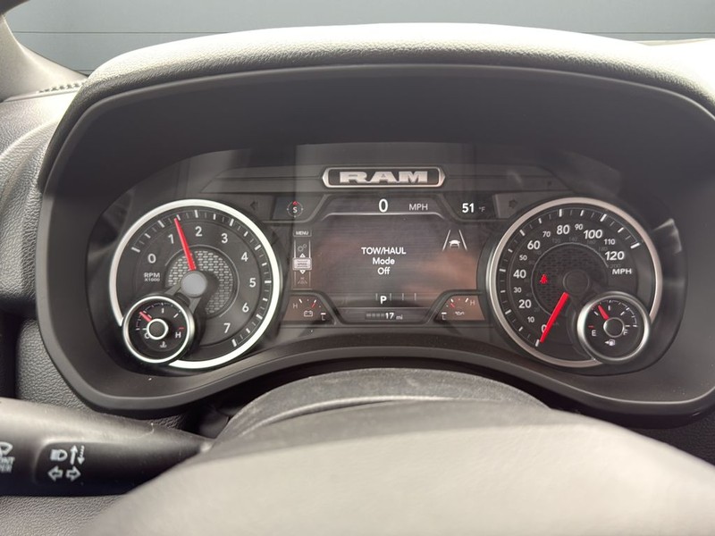 Ram 1500 Vehicle Full-screen Gallery Image 13