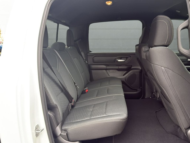 Ram 1500 Vehicle Full-screen Gallery Image 14