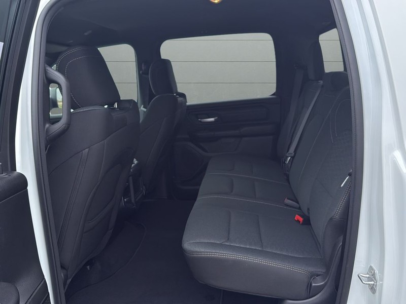 Ram 1500 Vehicle Full-screen Gallery Image 16