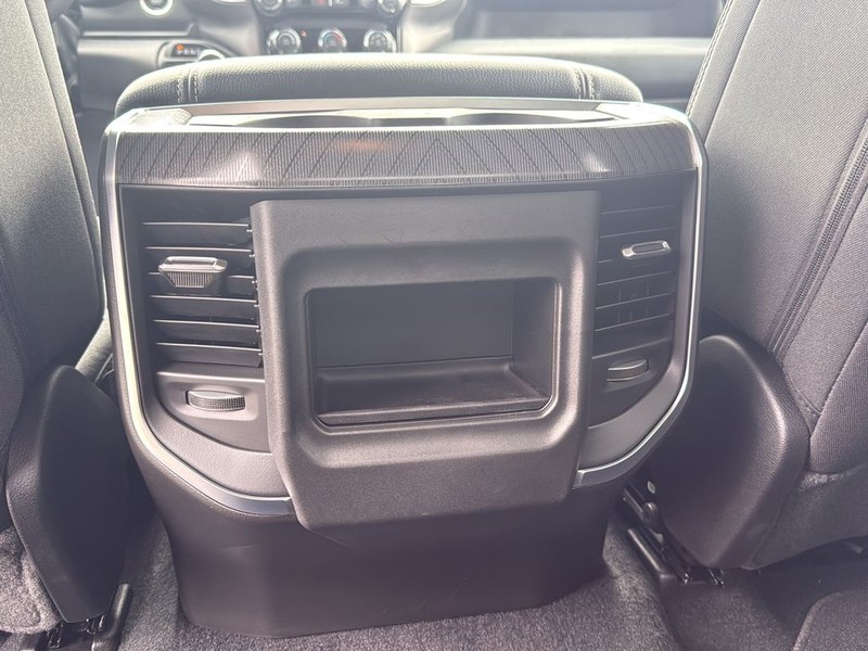 Ram 1500 Vehicle Full-screen Gallery Image 17