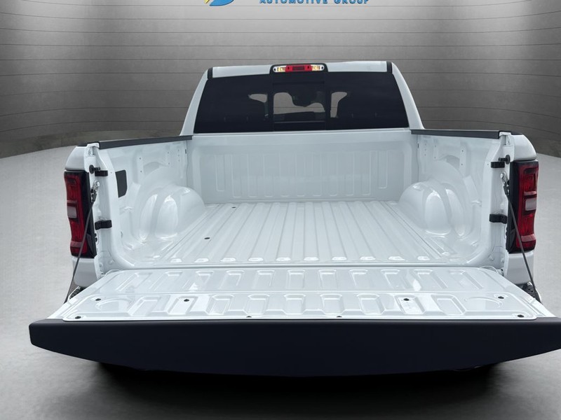 Ram 1500 Vehicle Full-screen Gallery Image 24
