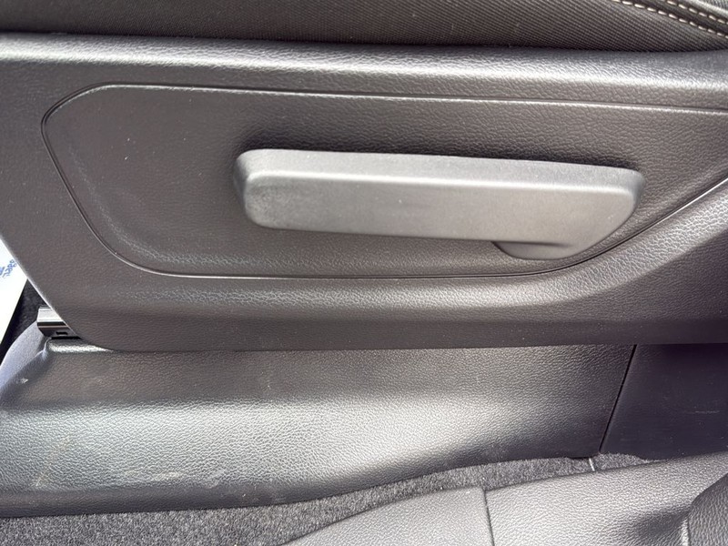Ram 1500 Vehicle Full-screen Gallery Image 25