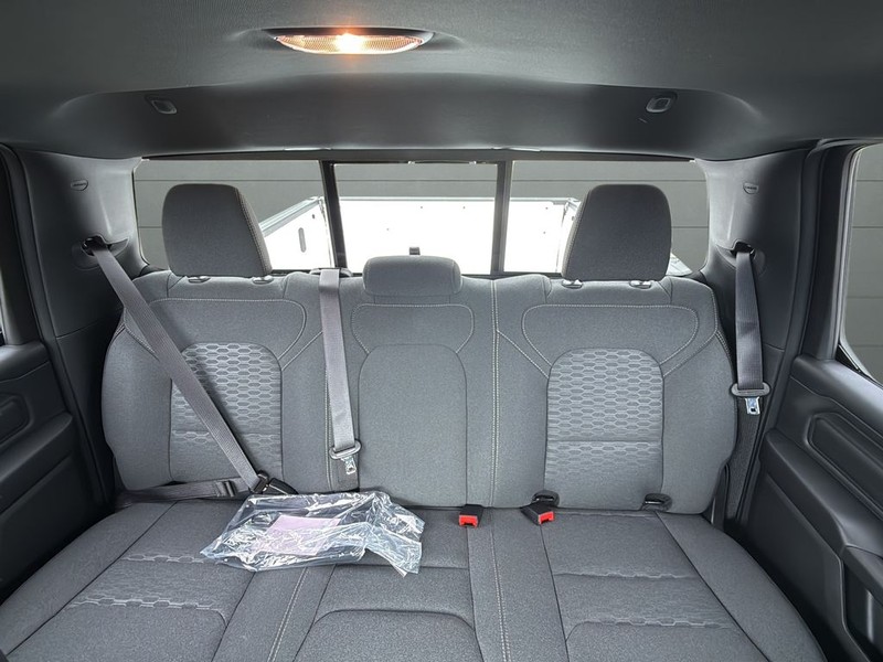 Ram 1500 Vehicle Full-screen Gallery Image 27