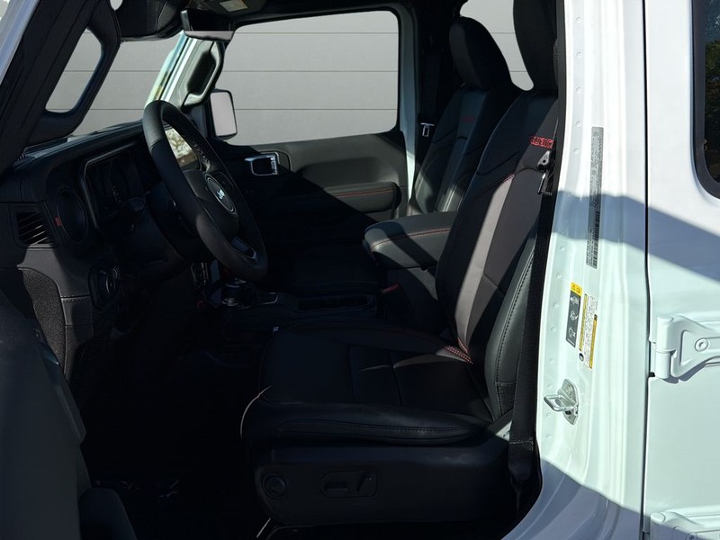 Jeep Wrangler Vehicle Full-screen Gallery Image 10