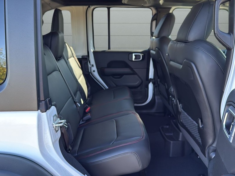 Jeep Wrangler Vehicle Full-screen Gallery Image 14