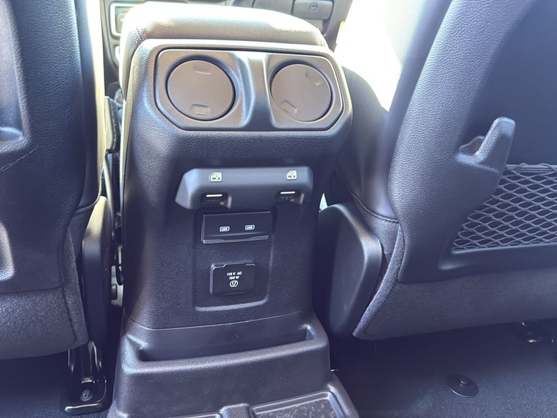 Jeep Wrangler Vehicle Full-screen Gallery Image 17