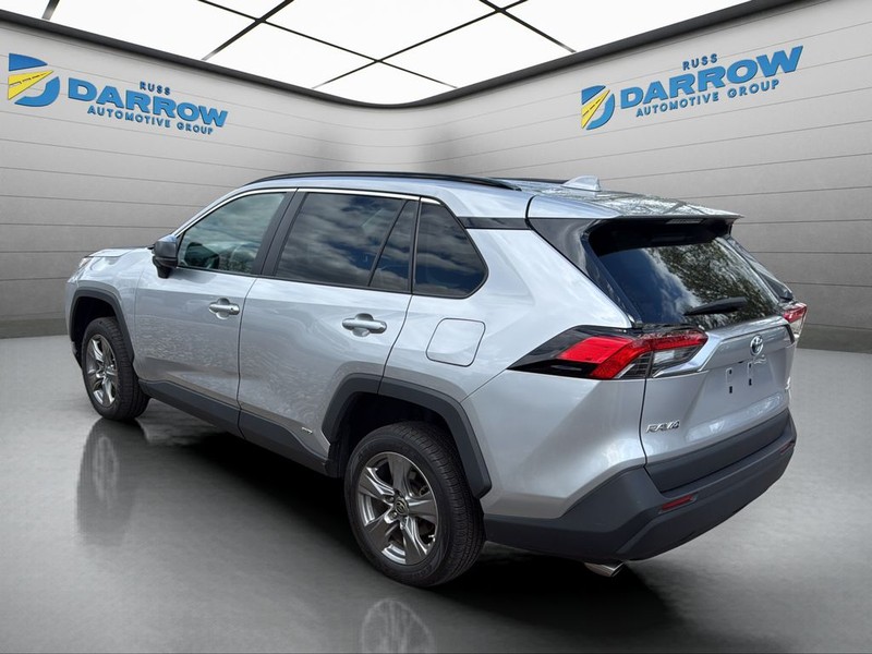 Toyota RAV4 Vehicle Full-screen Gallery Image 3