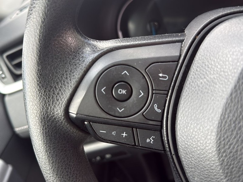 Toyota RAV4 Vehicle Full-screen Gallery Image 9