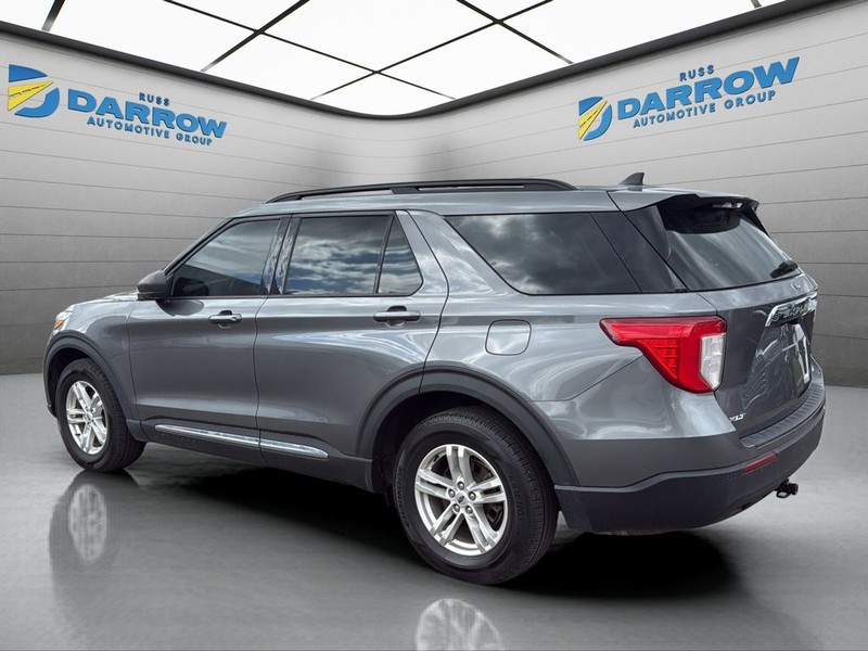Ford Explorer Vehicle Full-screen Gallery Image 3