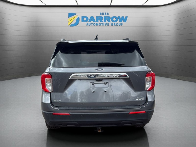 Ford Explorer Vehicle Full-screen Gallery Image 4