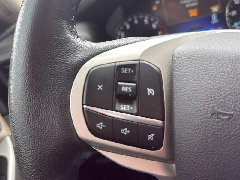 Ford Explorer Vehicle Full-screen Gallery Image 9