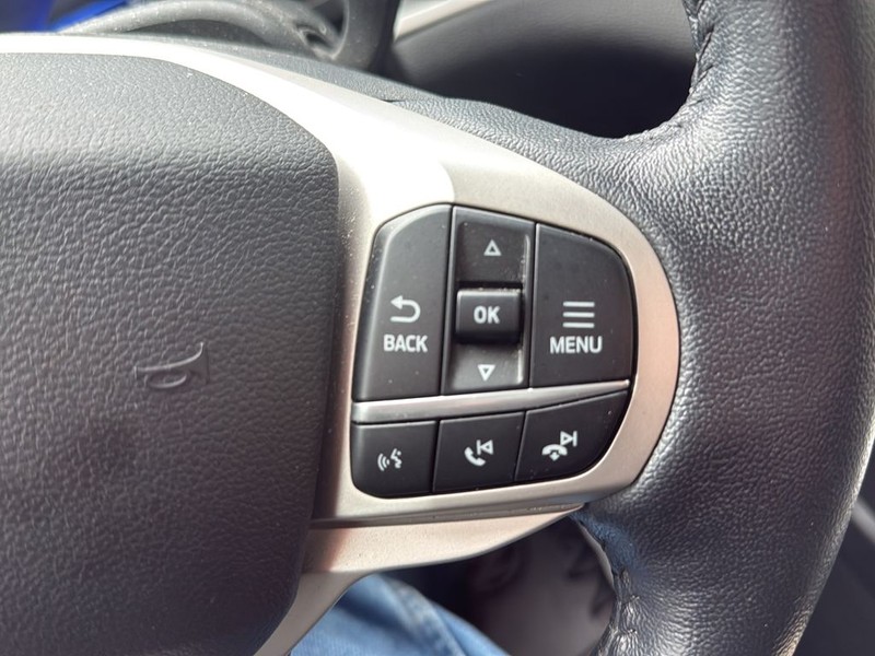 Ford Explorer Vehicle Full-screen Gallery Image 10