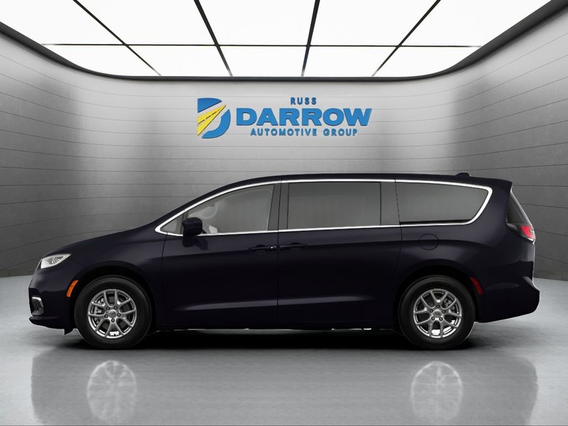Chrysler Pacifica Vehicle Full-screen Gallery Image 2