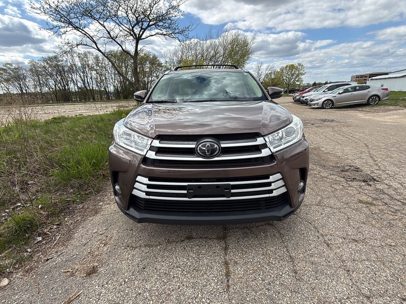 Toyota Highlander Vehicle Full-screen Gallery Image 8
