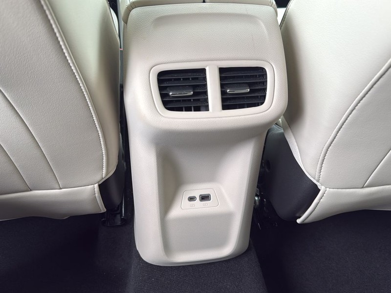 Buick Envision Vehicle Full-screen Gallery Image 17