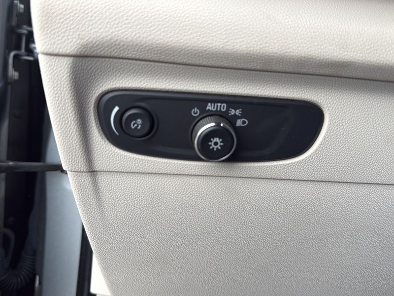 Buick Envision Vehicle Full-screen Gallery Image 18