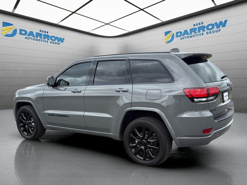Jeep Grand Cherokee Vehicle Full-screen Gallery Image 3