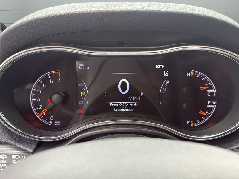 Jeep Grand Cherokee Vehicle Full-screen Gallery Image 13