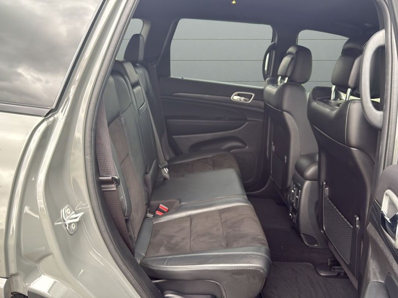 Jeep Grand Cherokee Vehicle Full-screen Gallery Image 14