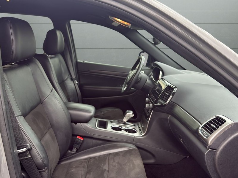Jeep Grand Cherokee Vehicle Full-screen Gallery Image 15