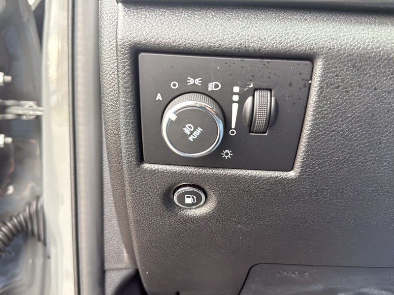 Jeep Grand Cherokee Vehicle Full-screen Gallery Image 18